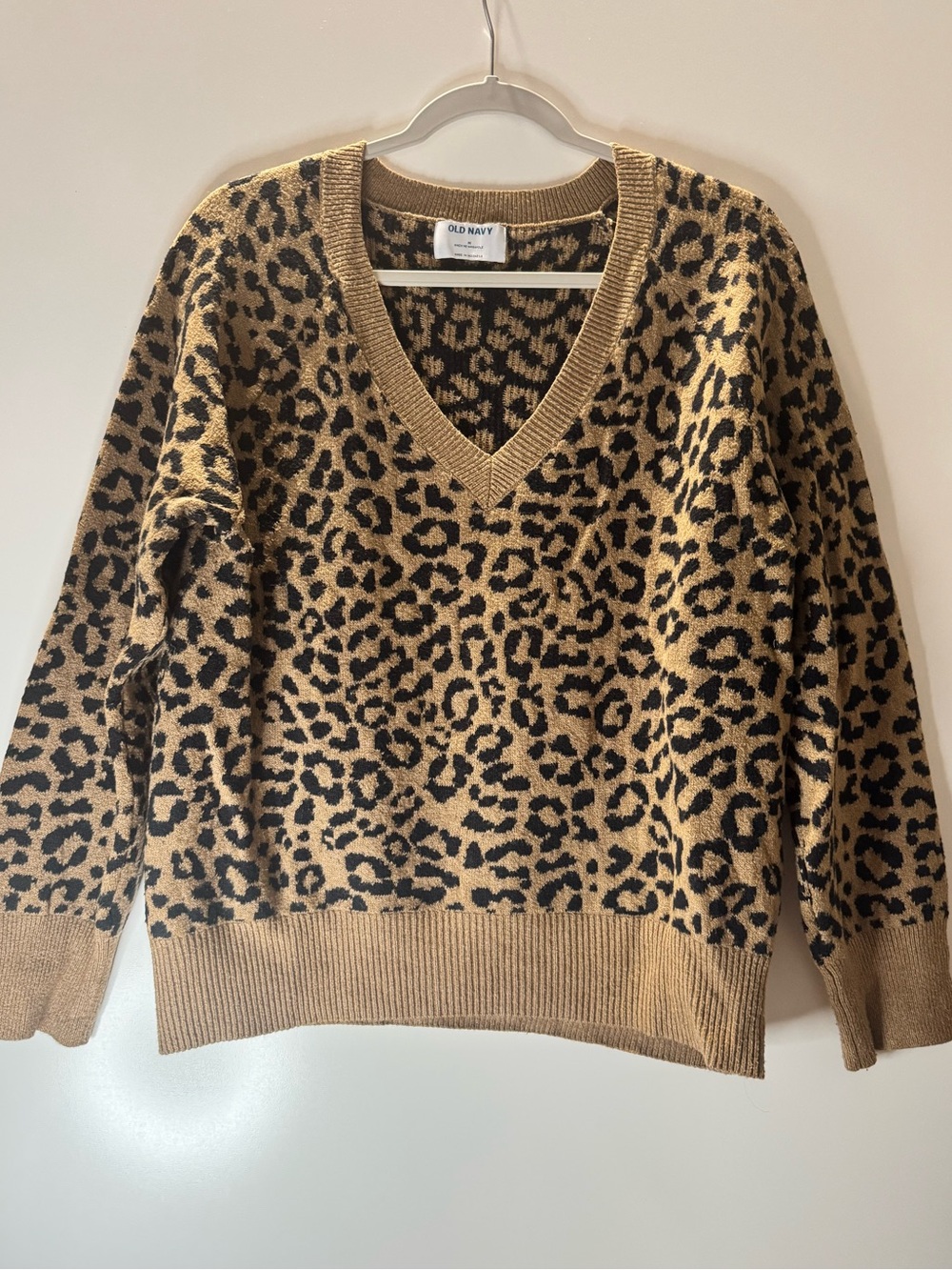 Old Navy Leopard Print V-Neck Sweater – Size Medium